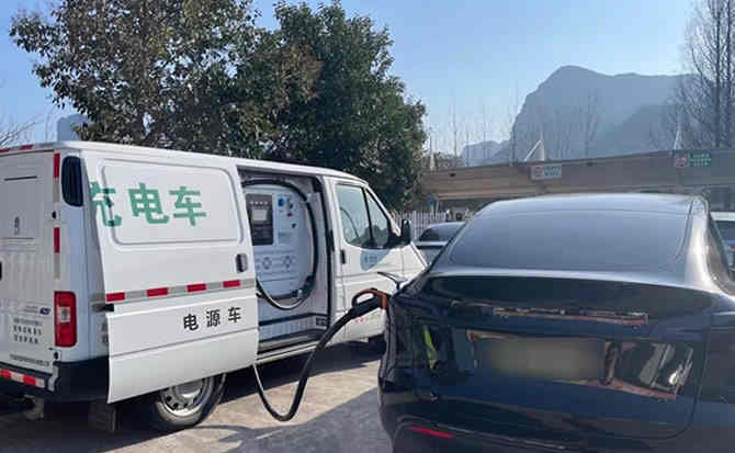 维西汽车搭电